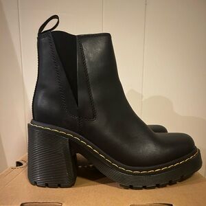 Dr. Martens Spence Boots in Black smooth leather - Women Size 9
